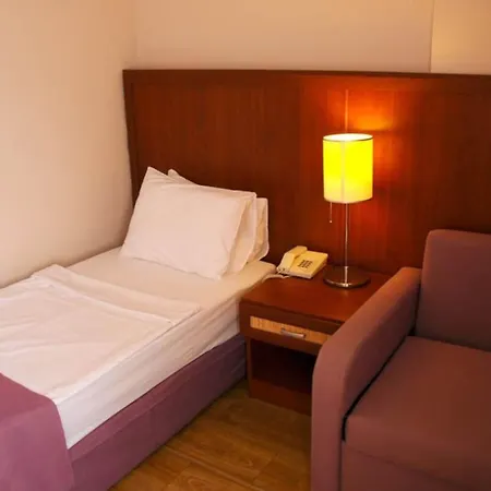 Otel Avisos And 3*